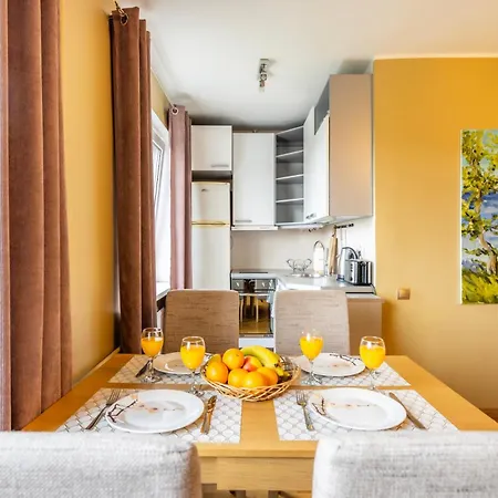 Free Parking 2 Bedroom Center *