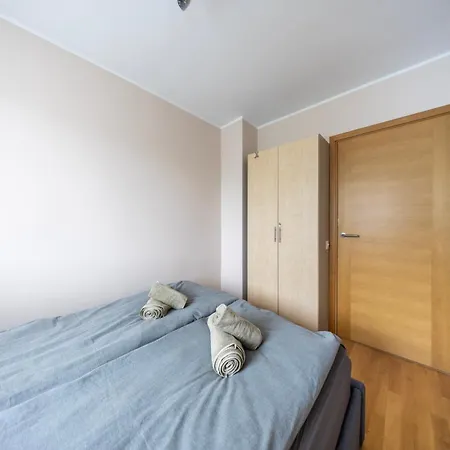 Free Parking 2 Bedroom Center Apartment *