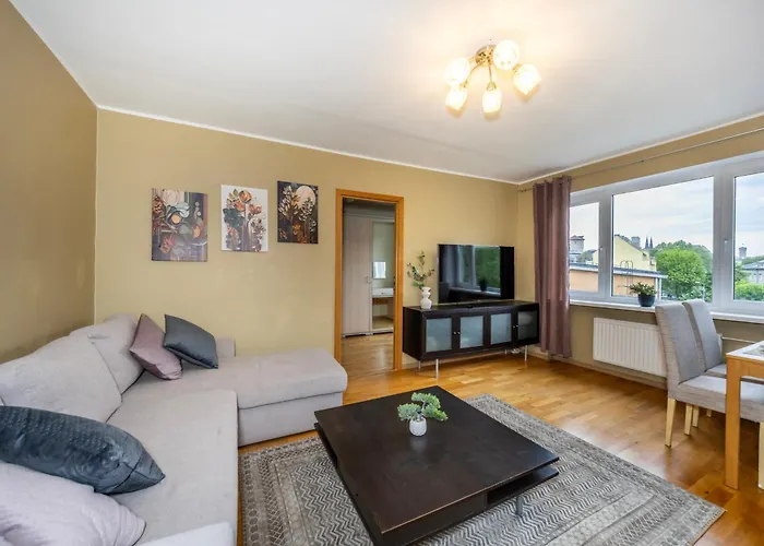 Free Parking 2 Bedroom Center *